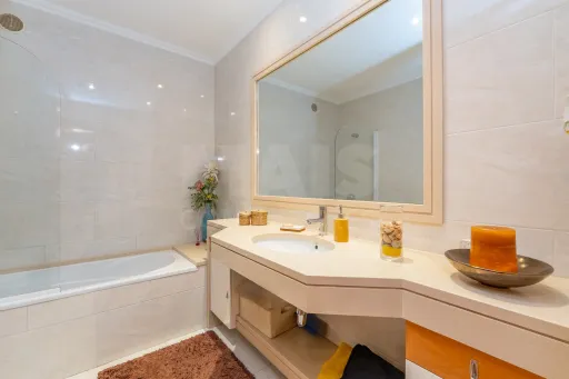 Apartamento T3 com box e vista rio em Vila Franca de Xira