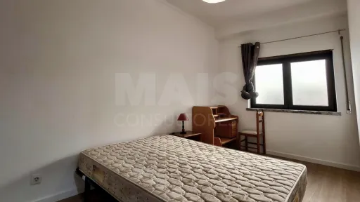 Apartamento T2 com Terraço e Potencial | Centro das Caldas da Rainha