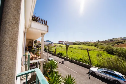 Viva entre o campo e o mar – T3 luminoso na Lourinhã
