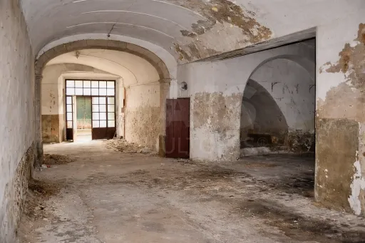 Edifício único do século XVII para reabilitação em Évora