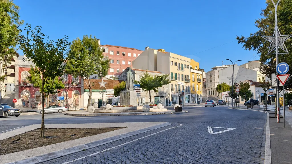 2-Bedroom Apartment with Terrace and Potential | Downtown Caldas da Rainha