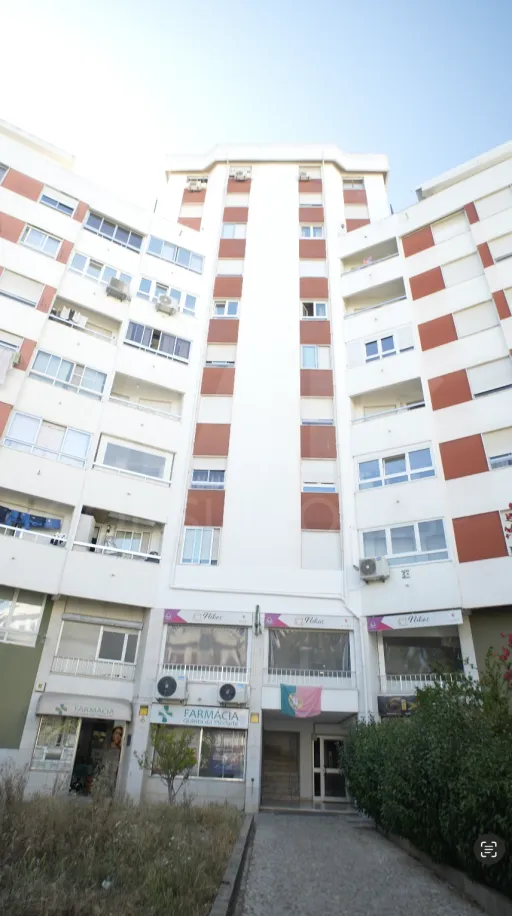 Fully Renovated 3-Bedroom Apartment in a Building with 2 Elevators