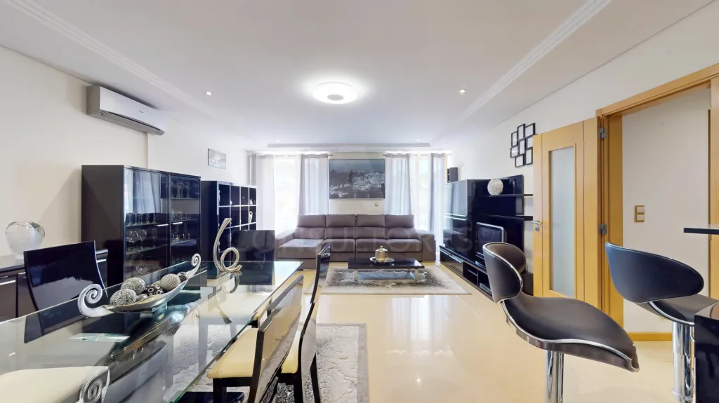 Apartamento T3 com garagem e arrecadação - Caneças