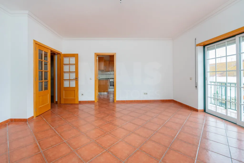 Apartamento T2 em Salvaterra de Magos com elevador, parqueamento e arrecadação