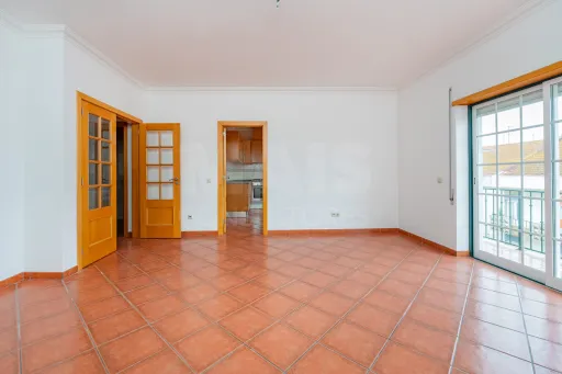 Apartamento T2 em Salvaterra de Magos com elevador, parqueamento e arrecadação