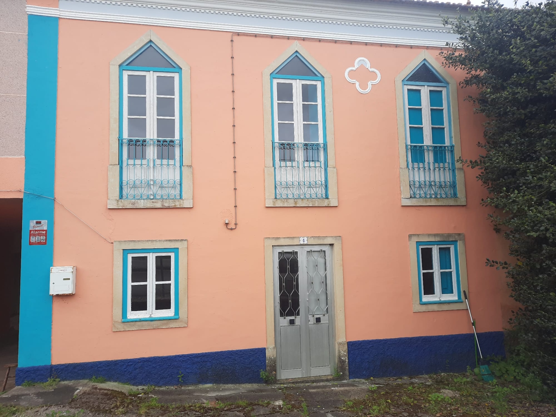 6-bedr. house with store and 4.600 m2 plot.Ferreira Zêzere- Chãos