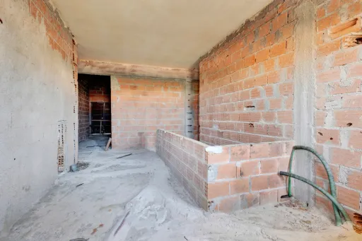 Prédio com projeto aprovado para 8 apartamentos em Peniche