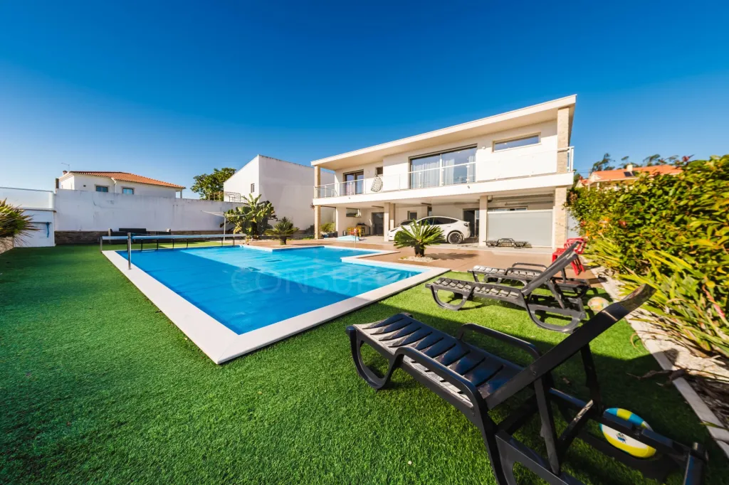 4 bedroom villa with pool