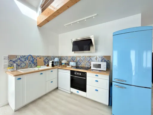 Moradia T1 renovada com mezanine e espaço exterior no centro histórico de Peniche