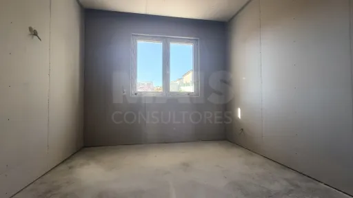 Moradia Térrea T4 com Suite Master, Piscina de Água Salgada, Garagem e Acabamentos Premium !