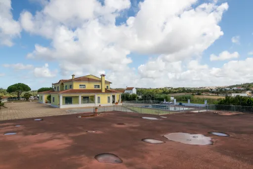 House 5 Bedrooms in Cheleiros