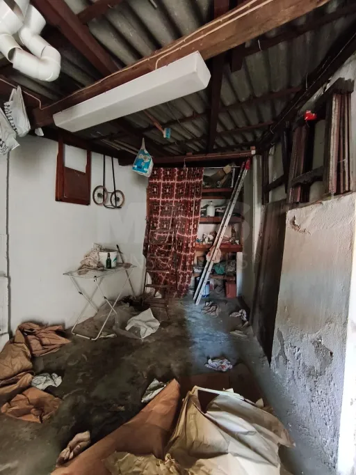 Moradia em Sacavém para remodelação total
