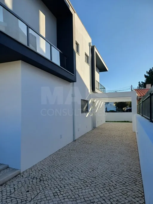 Moradia Geminada Nova em Pinhal General, Fernão Ferro