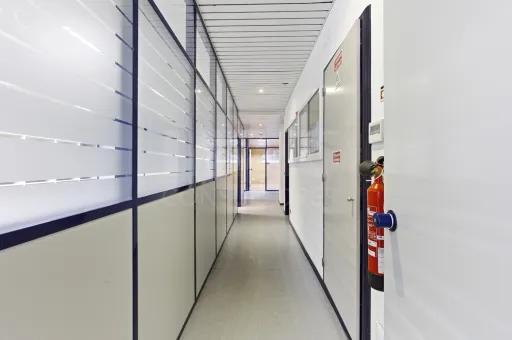 Loja e cave para serviços no centro de Alcobaça