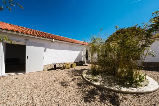 Imóvel com Vista Mar e Elevado Potencial Turístico a Minutos das Praias de Peniche