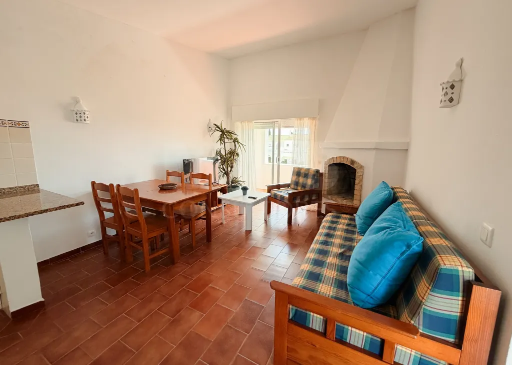 T1 na Vila Senhora da Rocha | Praia a 70 m | 4 Piscinas | 9 Hectares de Jardins| Caminhadas em Segurança Porches – Lagoa – Algarve | T1 onde pode deixar o carro estacionado e viver o Algarve a pé.
