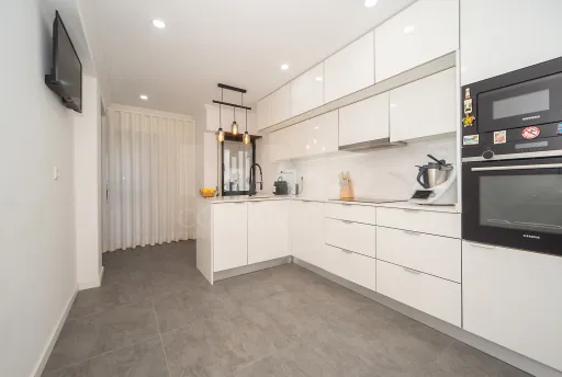 Apartamento T2 Remodelado em Massamá