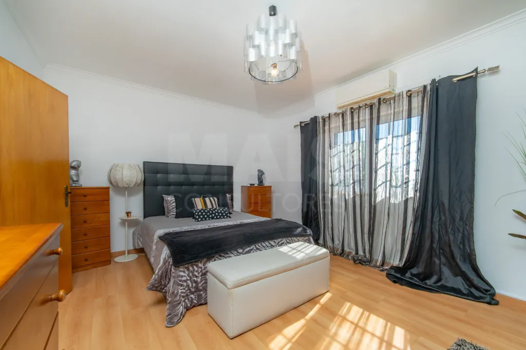Moradia T2+2 totalmente remodelada com piscina aquecida no Porto Alto