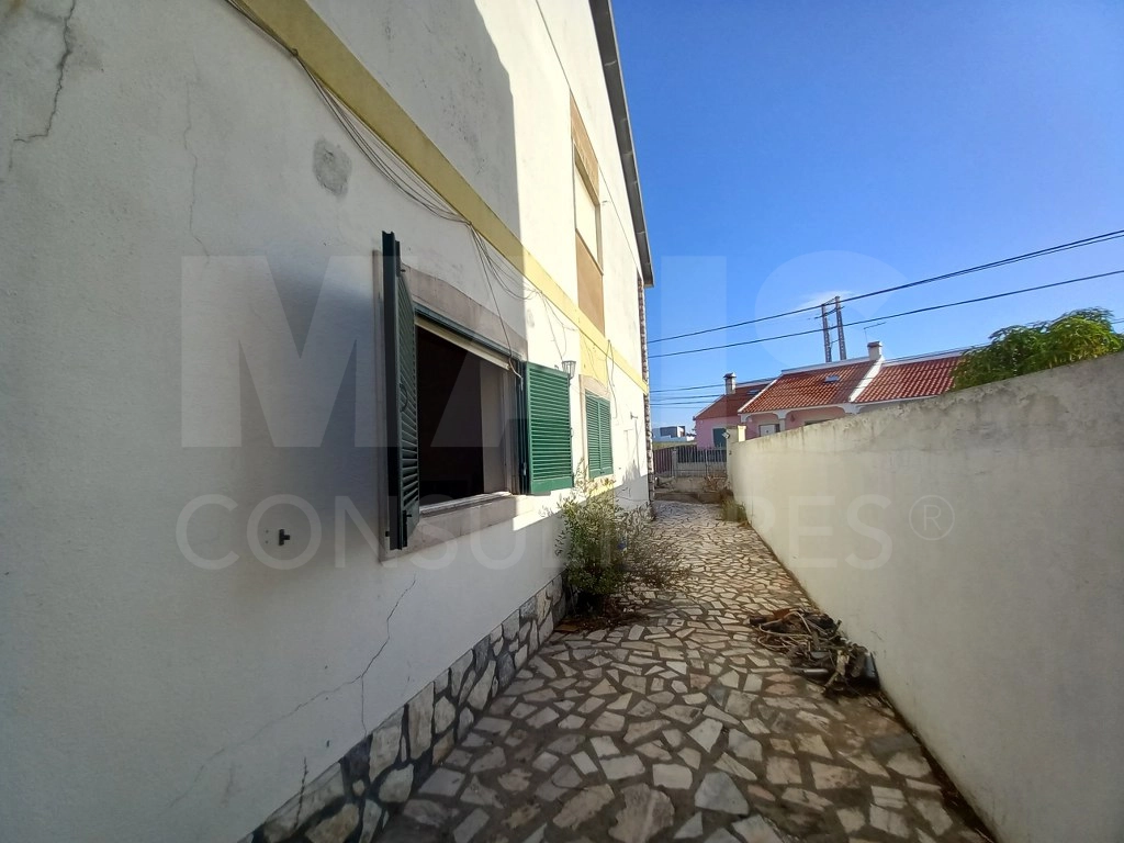 Moradia Bi Familiar com entradas independentes