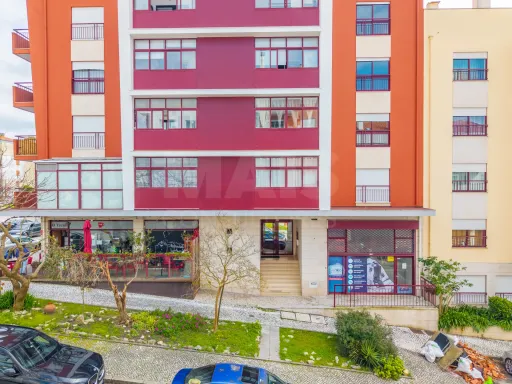 Apartamento T6+1 com garagem (box) em Leiria