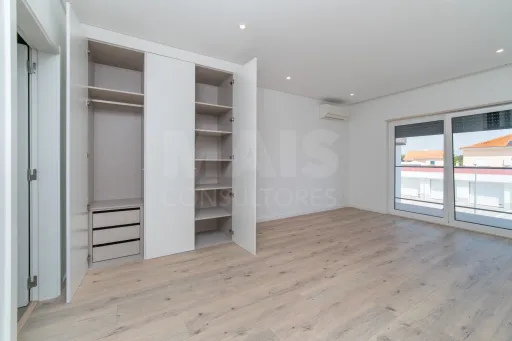 T3 Premium Seminovo com Varanda Excecional – Garagem - Elevador - Acesso Privilegiado a Lisboa