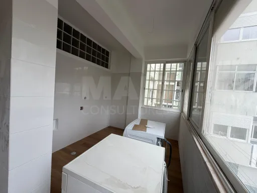 Apartamento T4 em Carnide