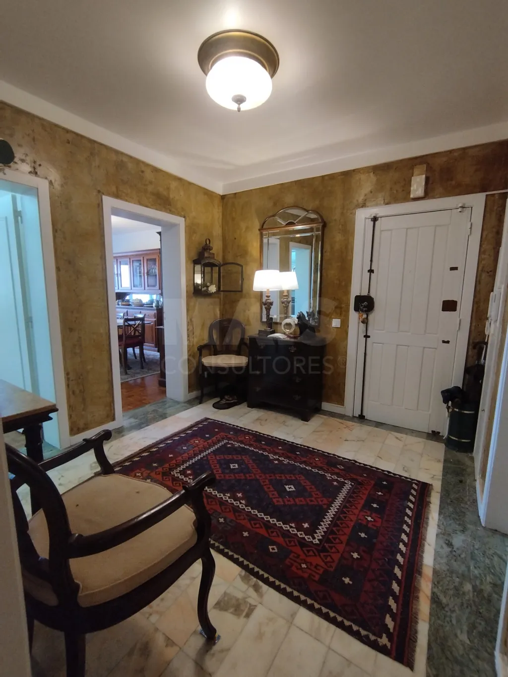 Apartamento T4 ao lado do metro das Olaias com dois lugares de parqueamento