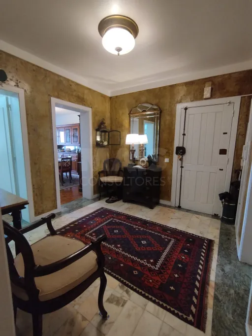 Apartamento T4 ao lado do metro das Olaias com dois lugares de parqueamento