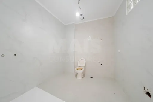 214 m² Store with Potential to Be Converted into a 4-Bedroom Apartment or Two Apartments – Excellent Investment Opportunity