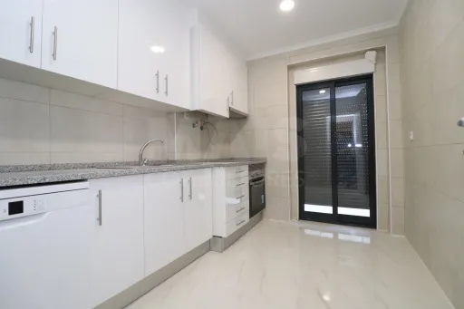 Apartamento T1 2º Dto. Totalmente Remodelado em Benavente.