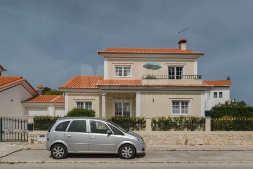3-Bedroom Family Home 5 Minutes from the Beach - Silveira/Santa Cruz