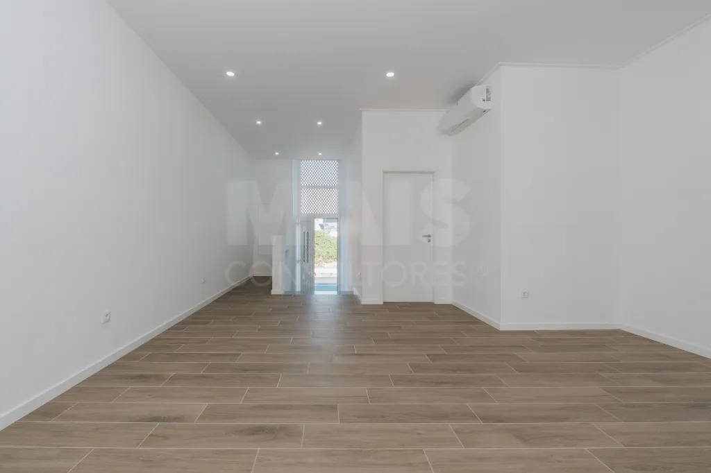 Moradia T4 Totalmente Remodelada com Logradouro em Coruche