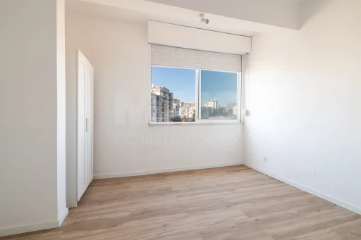 T1 em Paço de Arcos com Vista Desafogada