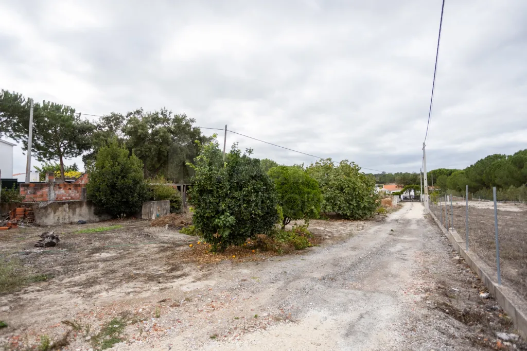 Moradia Térrea T2 para remodelar em Coruche-Vale Mansos