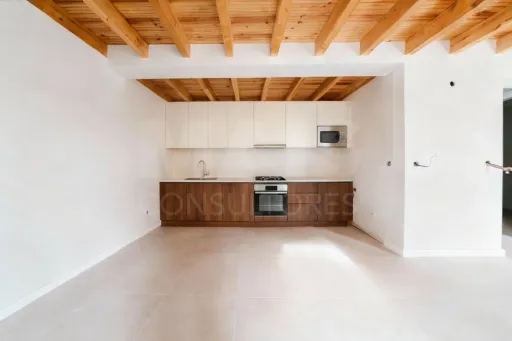 Moradia T3 Renovada C/ Logradouro e Anexos, São Bartolomeu, Lourinhã
