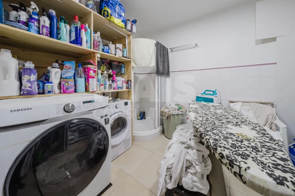 Investment property in downtown Peniche