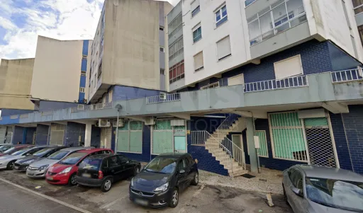 Store in Loures of 83m² fraction B