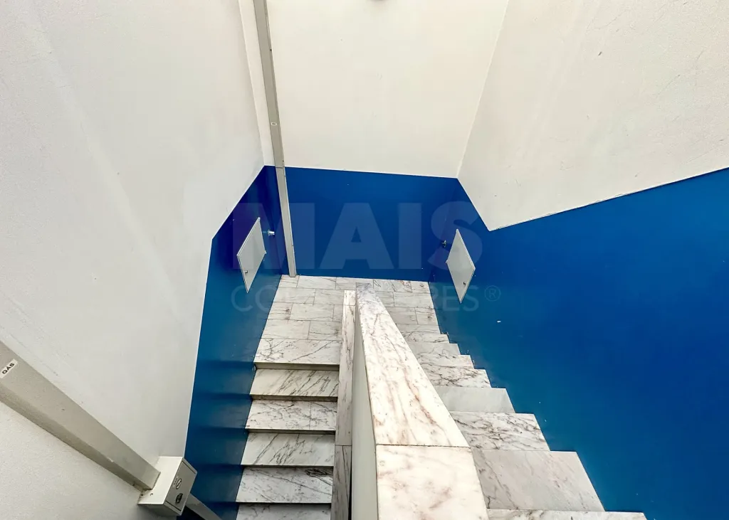 T2 Totalmente Renovado com varanda, arrecadação e ACs em Trajouce, Cascais