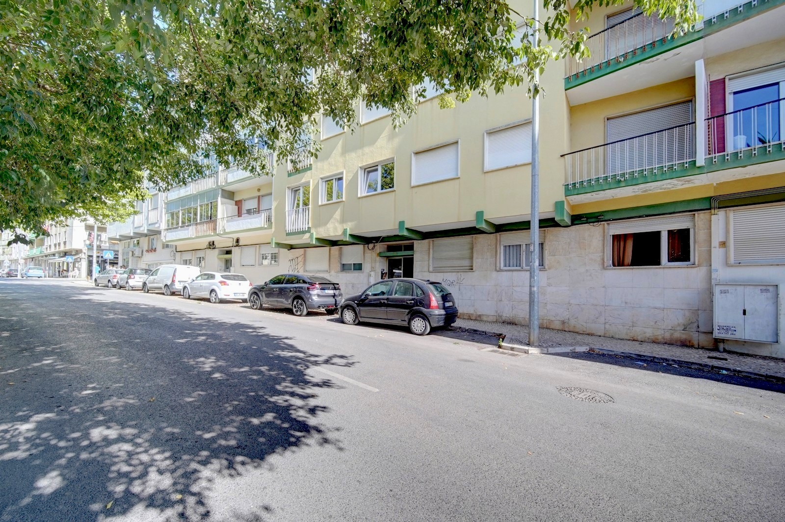 T4 em Queluz, TOTALMENTE Remodelado, com duas suítes