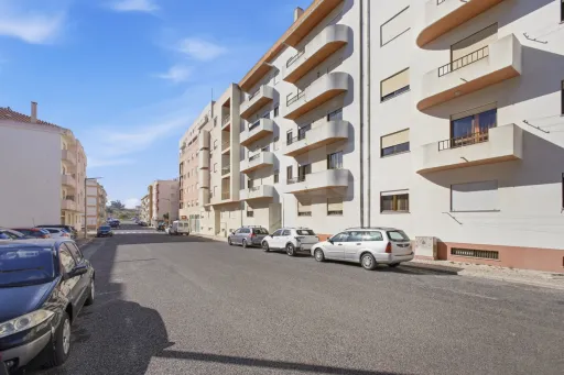 Apartamento T3 com suite e arrecadação em prédio com elevador