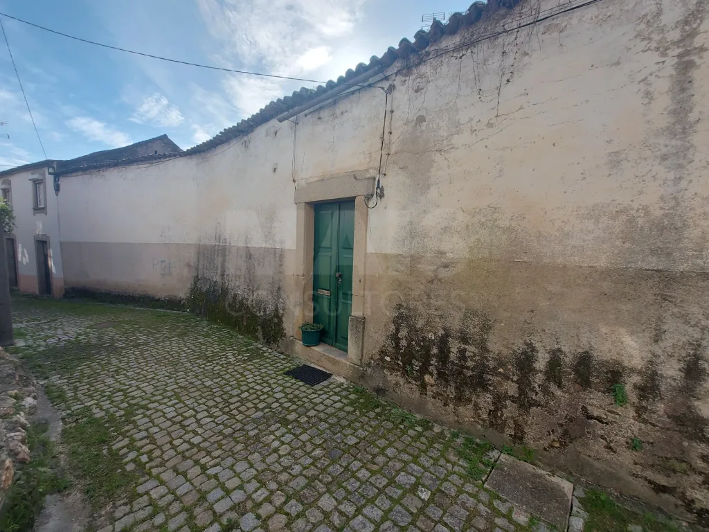 Casa Senhorial com Brazão em Coja- Arganil.