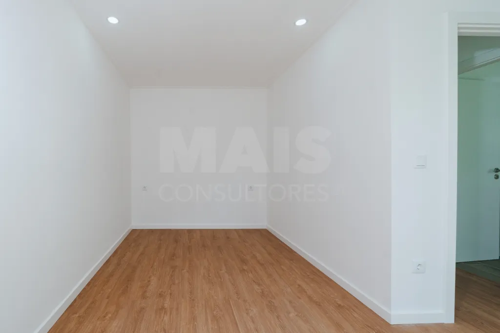 Moradia T4 Totalmente Remodelada com Logradouro em Coruche