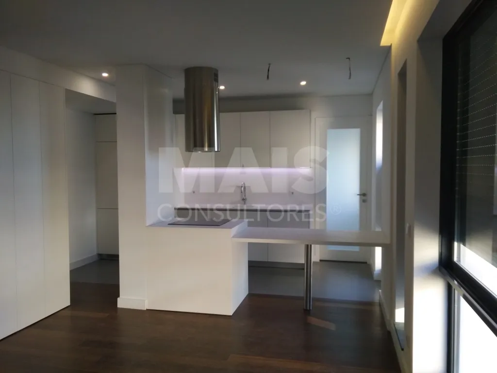 Apartamento T4 Remodelado em Cedofeita (Santo Ildefonso), Porto
