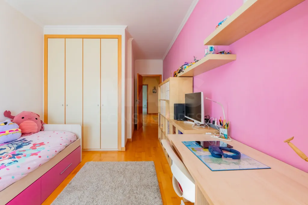 Apartamento T3 com box e vista rio em Vila Franca de Xira