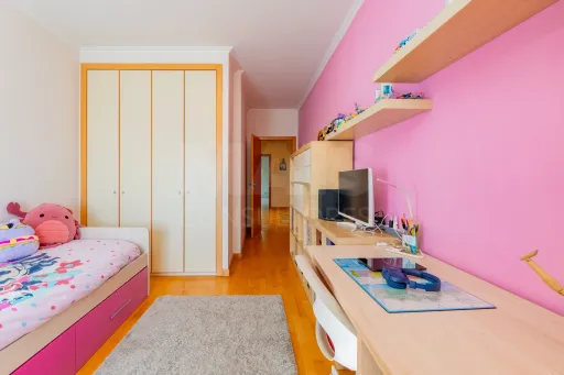 Apartamento T3 com box e vista rio em Vila Franca de Xira