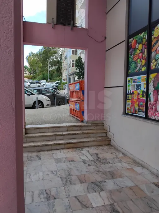 Trespasse de supermercado em Rio de Mouro