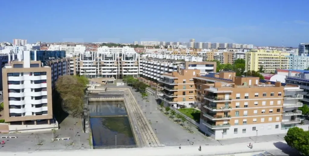 Apartamento T4 no Parque das Nações -Lisboa , com varanda, 2 lugares de Estacionamento e arrecadação