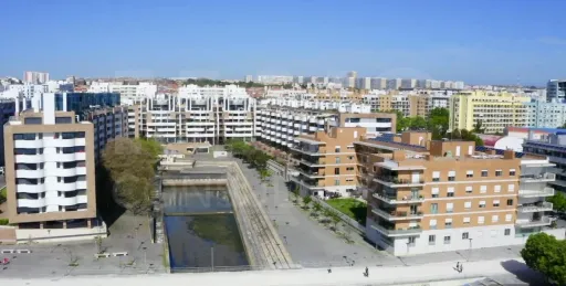 Apartamento T4 no Parque das Nações -Lisboa , com varanda, 2 lugares de Estacionamento e arrecadação