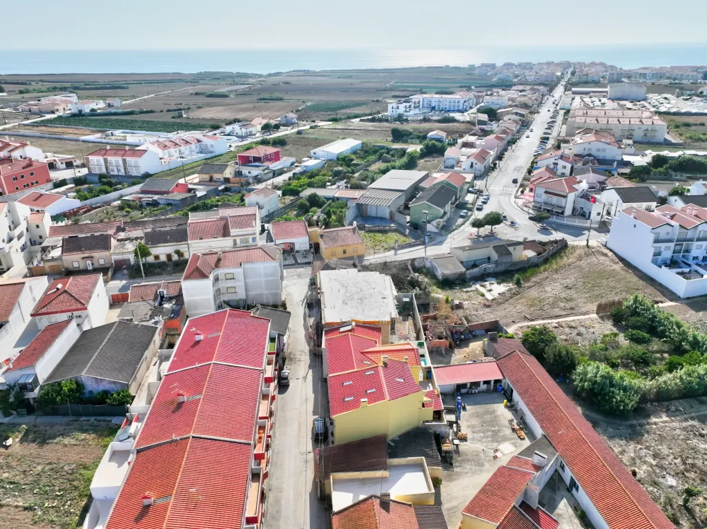 Apartamento T2 com Varanda & Parqueamento Privado, a 1 km da Praia da Consolação | Atouguia da Baleia – Peniche
