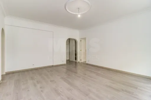 Apartamento T2 com garagem em Campo de Ourique